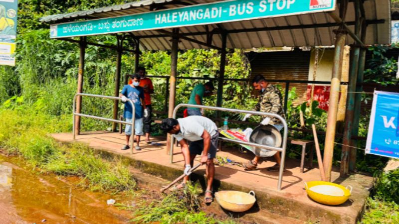 ‘Media Manasugalu’ team revives dilapidated bus stand in Haleangady